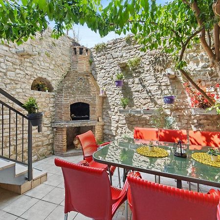 Pula Hostel Экстерьер фото