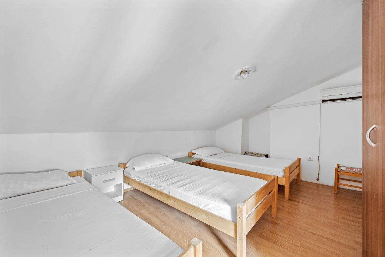 Pula Hostel Экстерьер фото