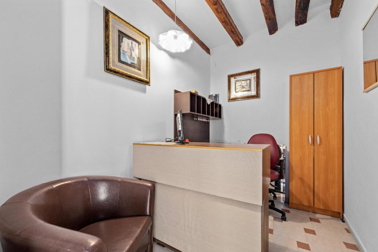 Pula Hostel Экстерьер фото
