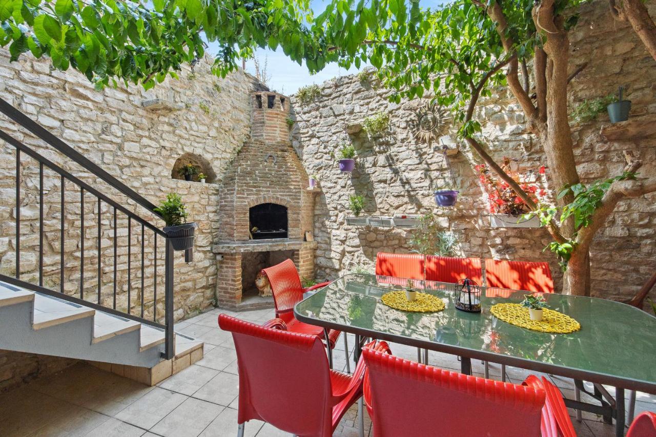 Pula Hostel Экстерьер фото