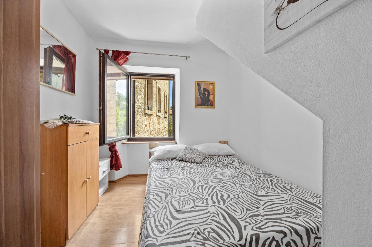 Pula Hostel Экстерьер фото